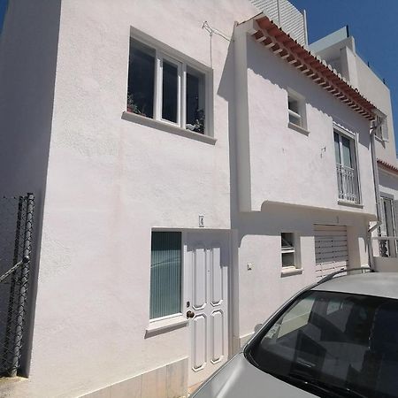 A20 - Lagos Town Bedroom Exterior photo